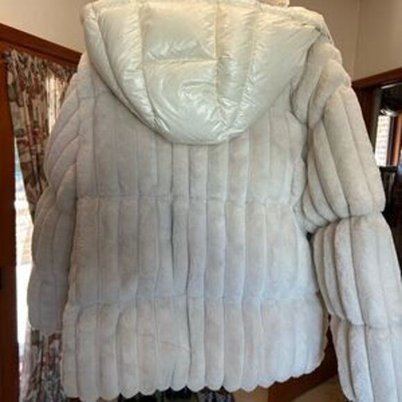 Women's Moncler White faux fur detachable hood down jacket size 3 NWT - Picture 9 of 16